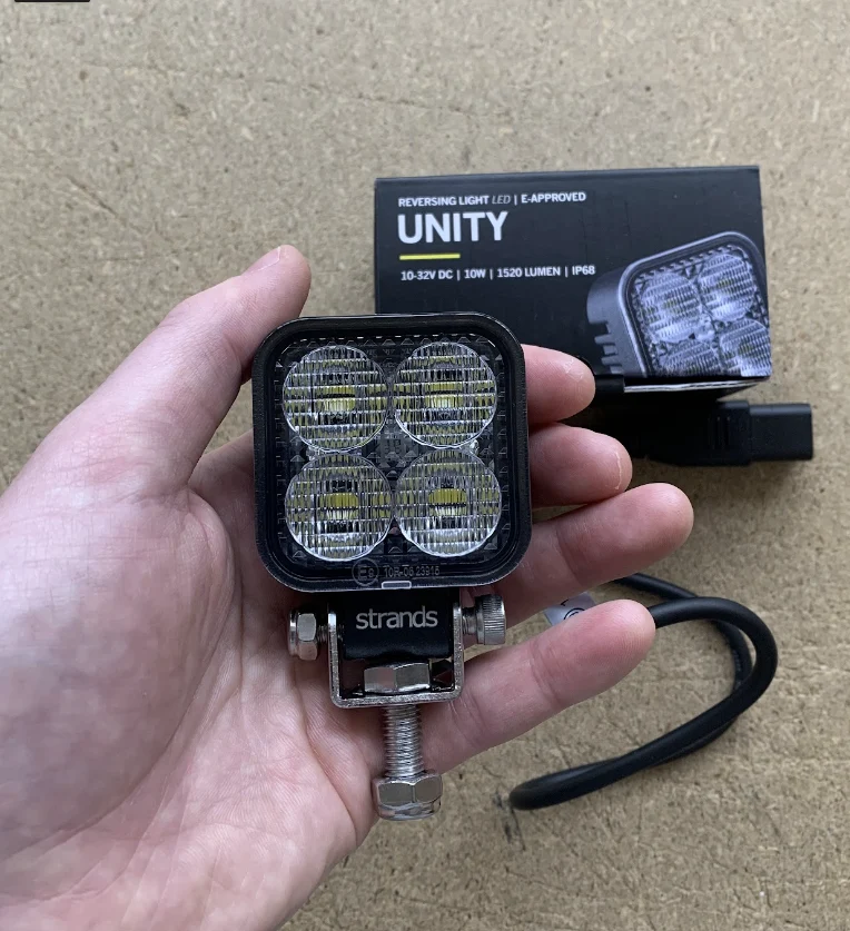 Faro da lavoro Strands Unity Micro da 10W con luce di retromarcia omologata da 2 pollici.