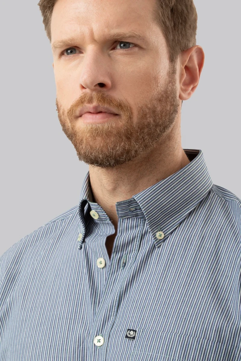 Camicia button down con taschino in popeline fantasia micro riga