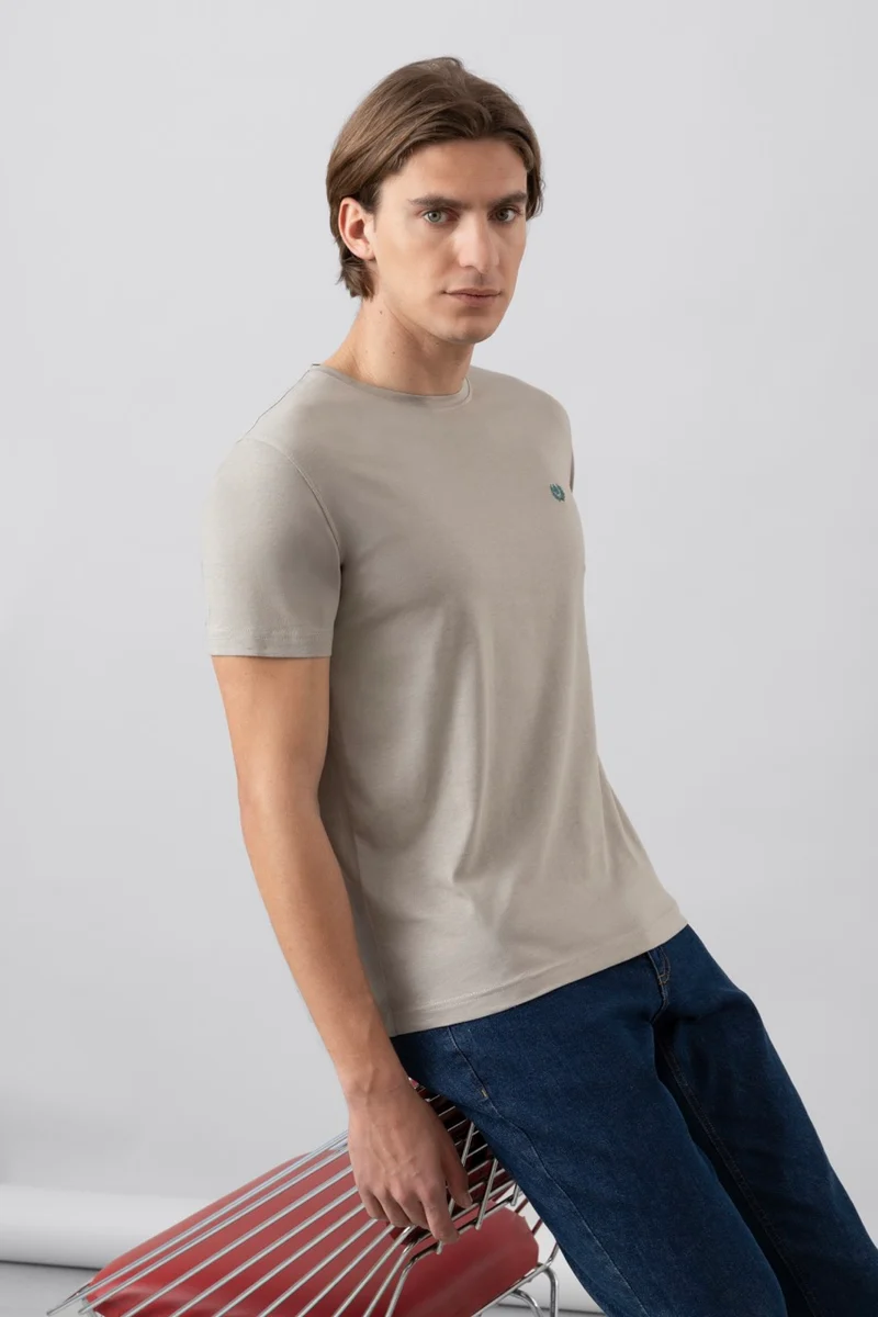 T-Shirt 100% Cotone con ricamo a contrasto