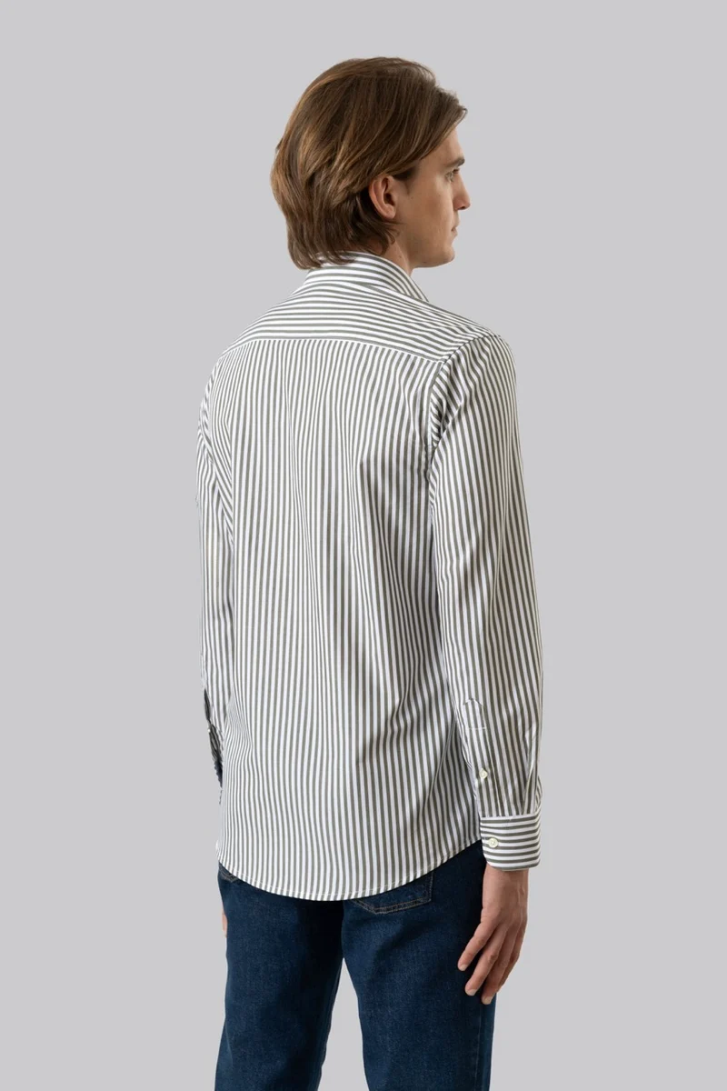 Camicia button down rigata in 100% popeline di cotone