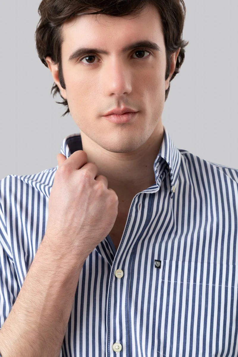 Camicia button down rigata in 100% popeline di cotone