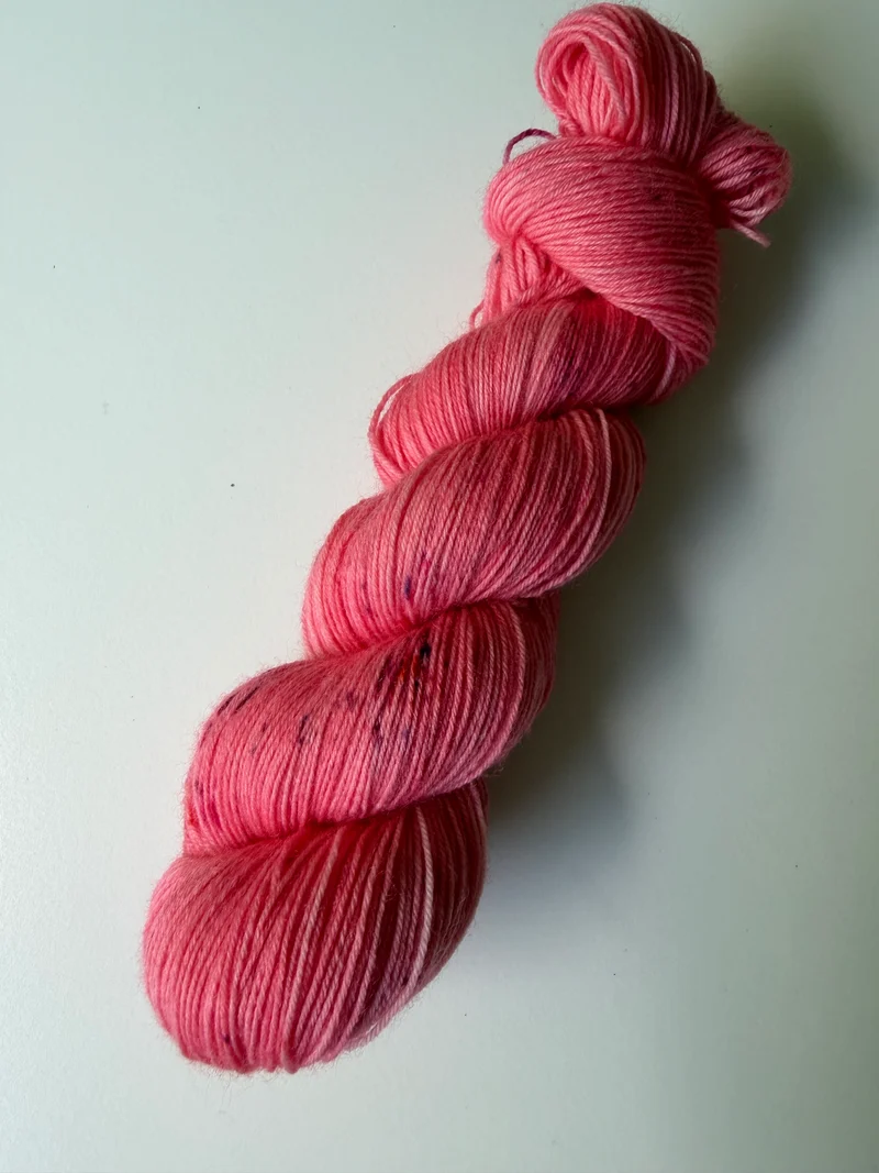 Sussurri della natura selvaggia: rosa con macchioline