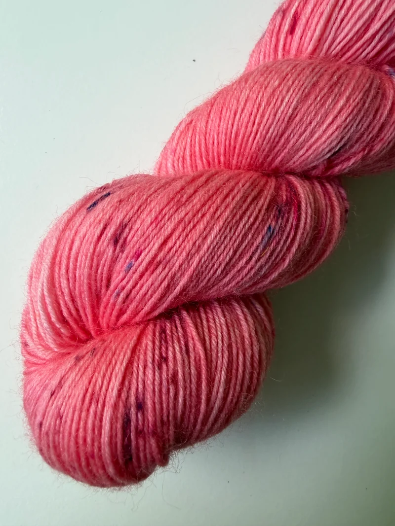 Sussurri della natura selvaggia: rosa con macchioline