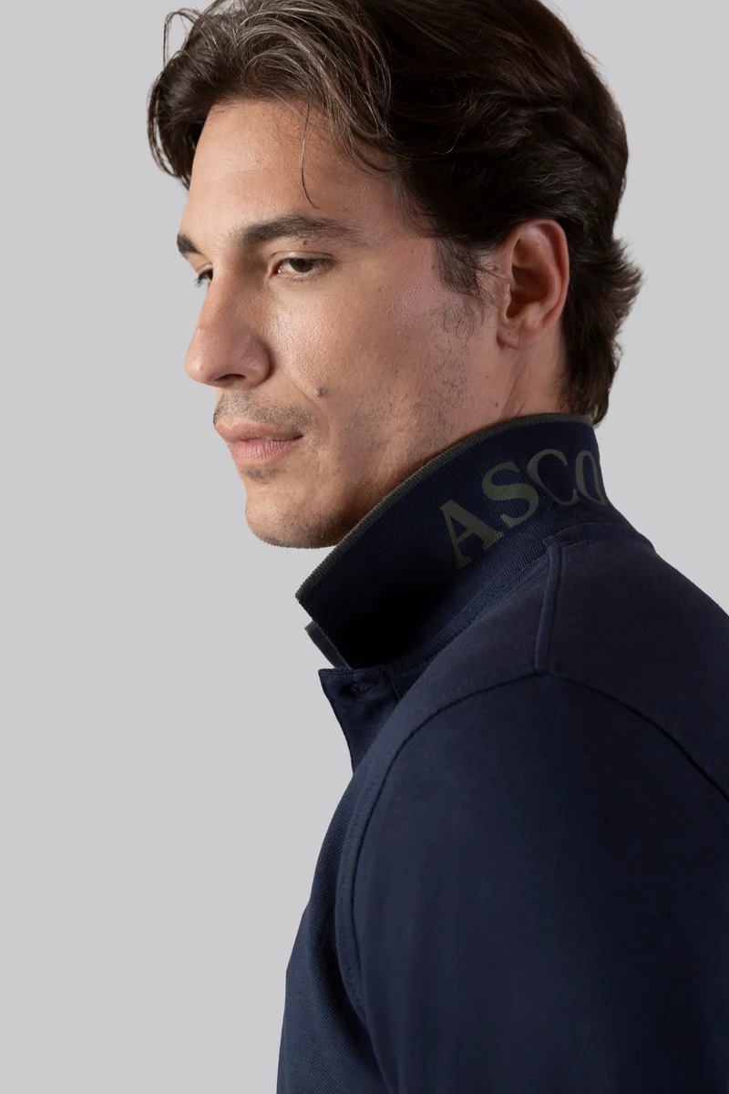 Polo in piquet con riga contrasto colore su collo e stampa logo sottocollo