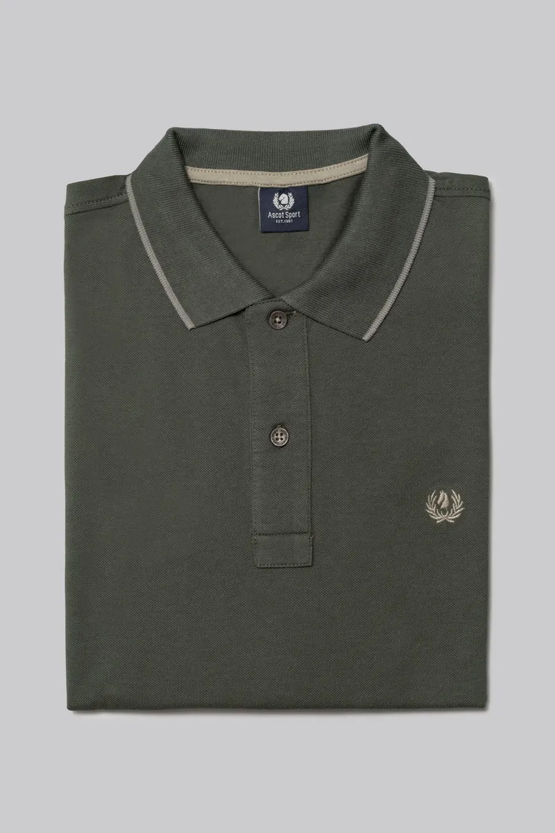 Polo in piquet con riga contrasto colore su collo e stampa logo sottocollo