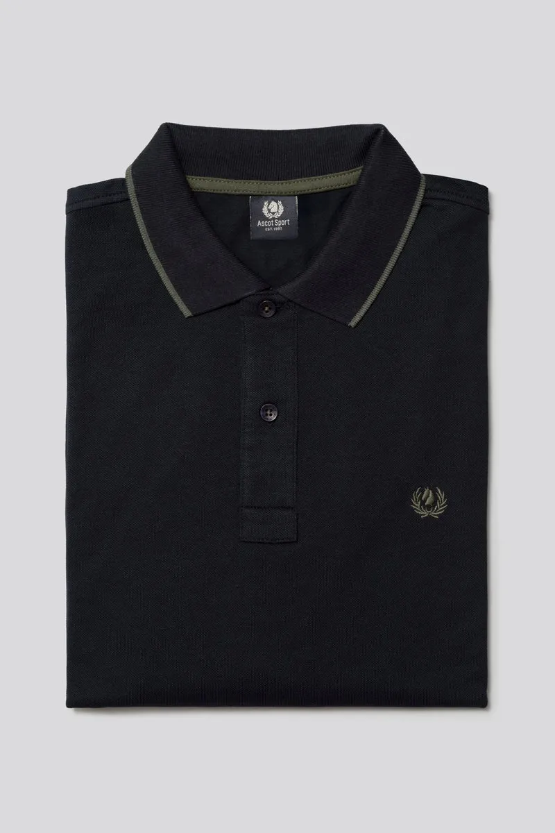 Polo in piquet con riga contrasto colore su collo e stampa logo sottocollo