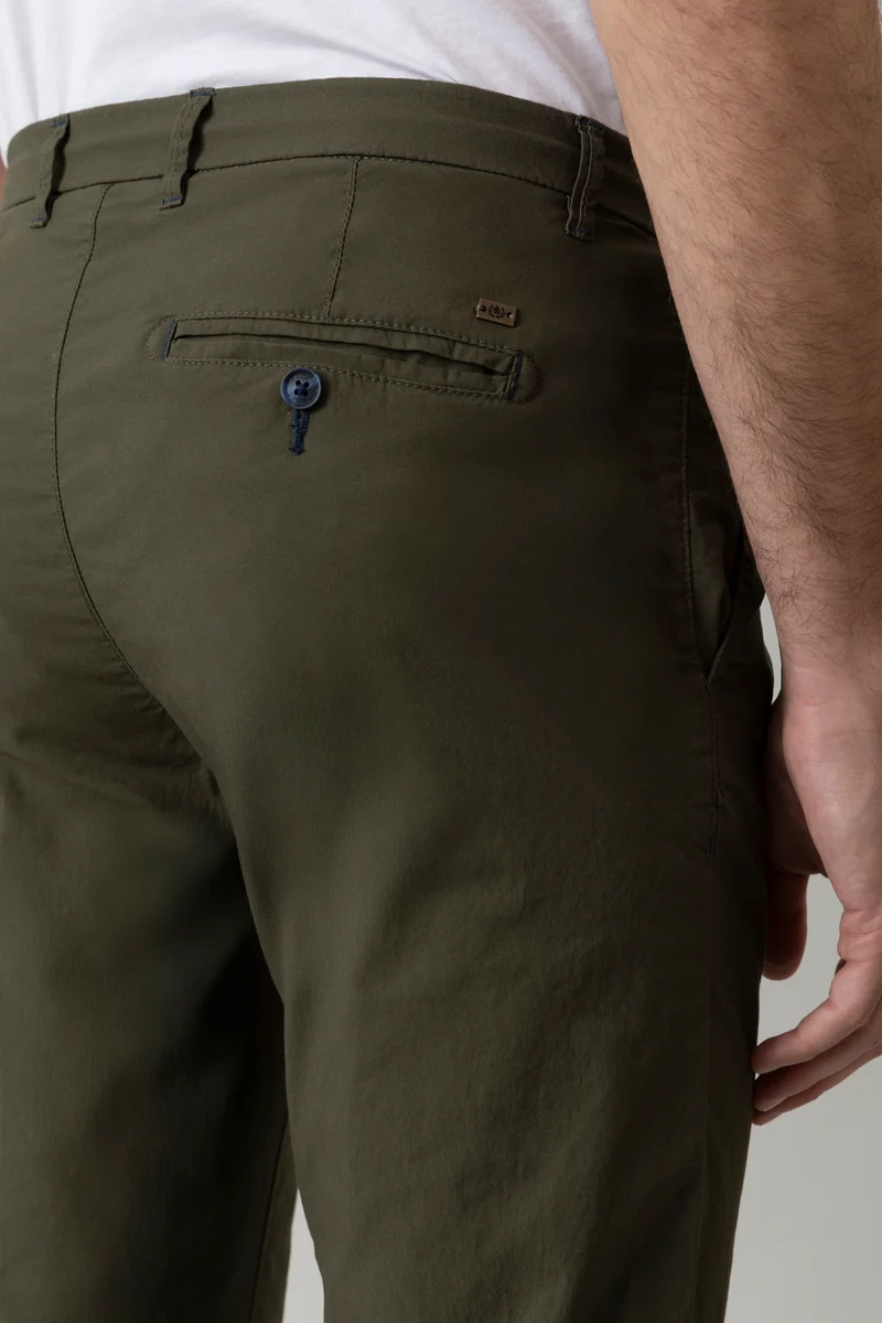 Pantalone Chino in popeline di cotone leggero stretch