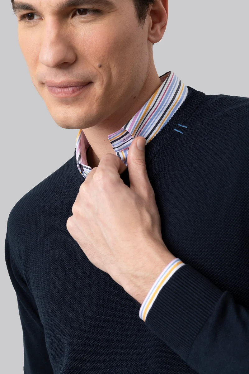 Maglia girocollo con punto jacquard sul davanti e contrasti colorati