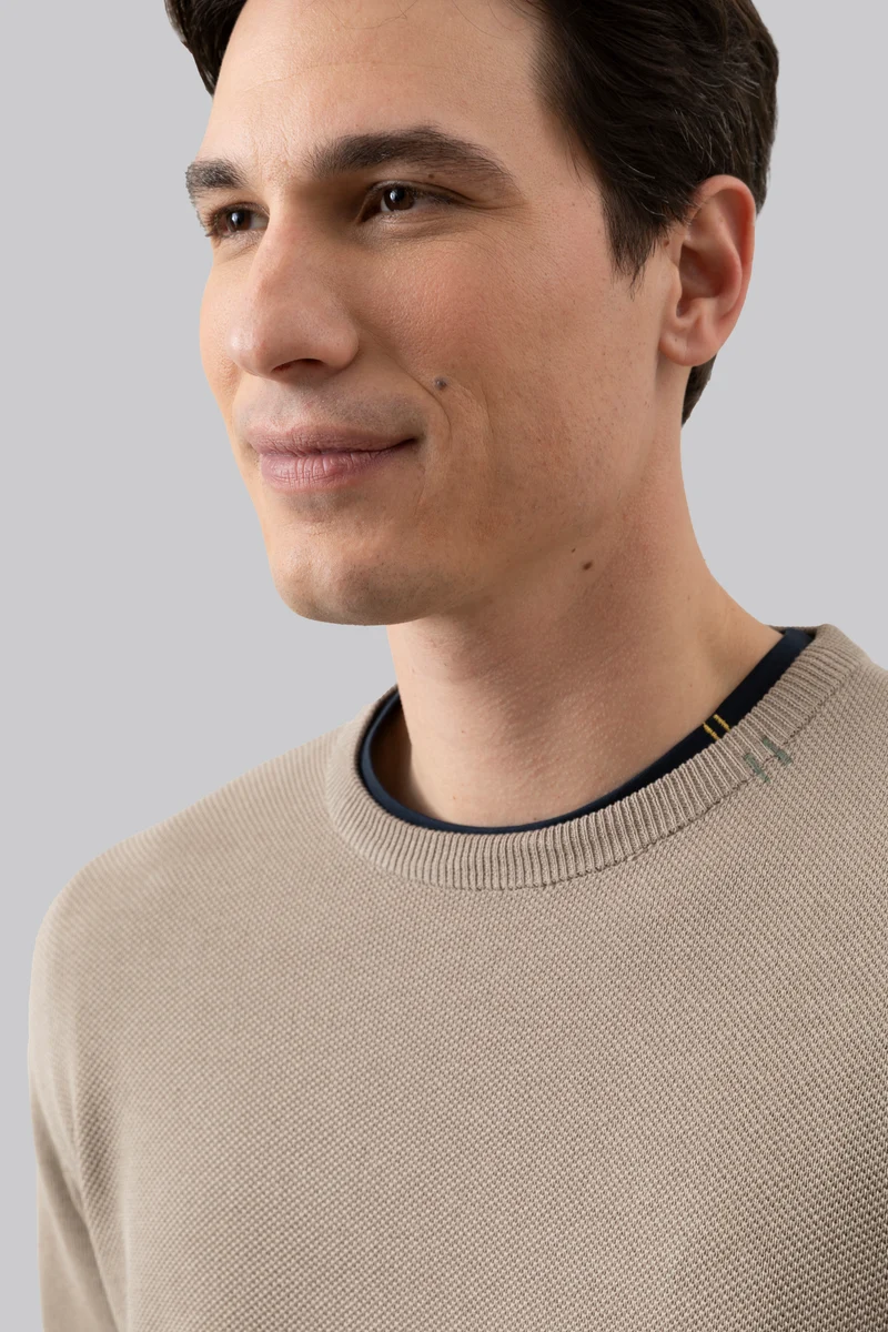 Maglia girocollo con punto jacquard sul davanti e contrasti colorati