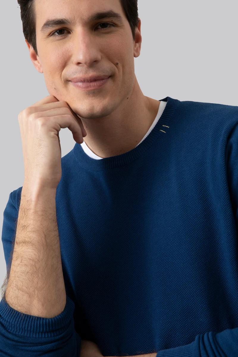Maglia girocollo con punto jacquard sul davanti e contrasti colorati
