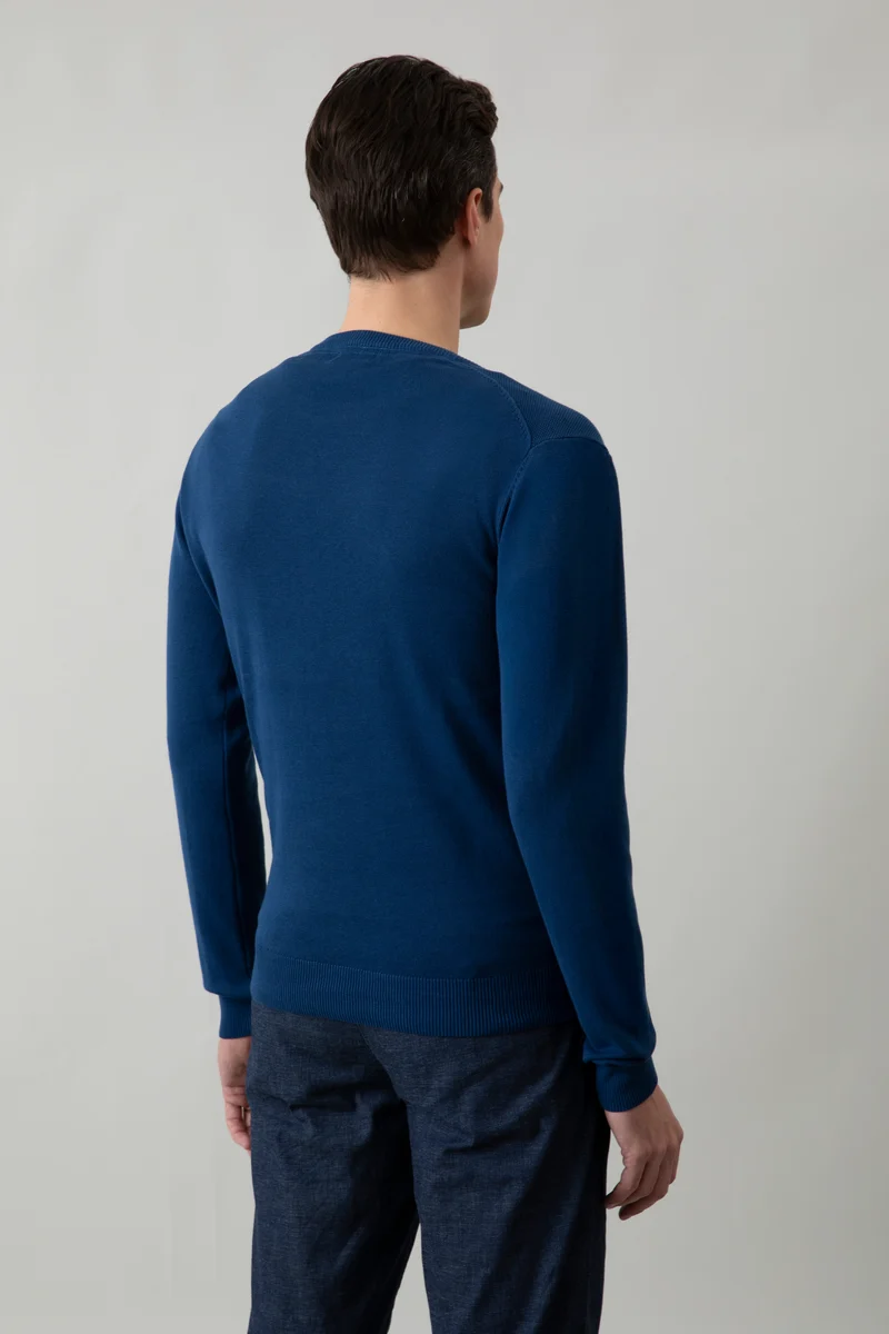 Maglia girocollo con punto jacquard sul davanti e contrasti colorati