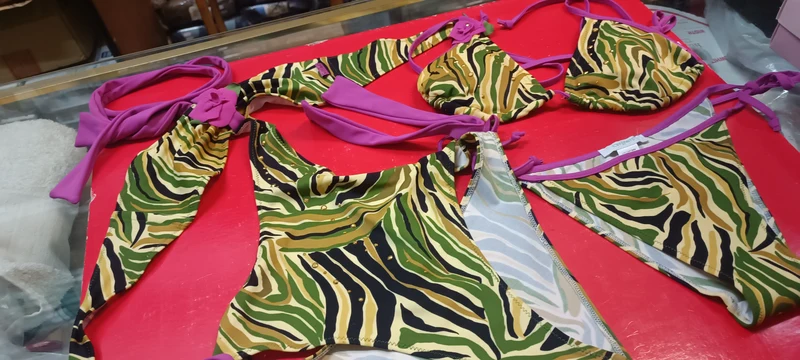 Parah OffLimits costume monokini e bikini fantasia, taglia 44. 350g.