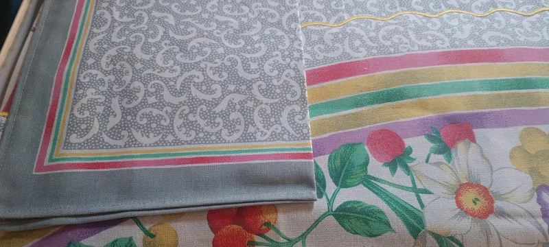 Tovaglia vintage in puro cotone, fantasia floreale, rotonda, 180 x 180 otto tovaglioli. 700g.