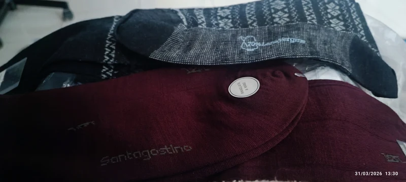 Due paia di calze uomo, lunghe in misto lana, Facenti e Sant'Agostino. N. 12/12,5. Colori in foto. 250g.