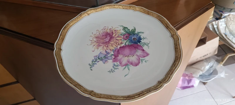 Vintage. Piatto di porcellana da portata o da dolce della Rosenthal, bordo oro. 1 kg.