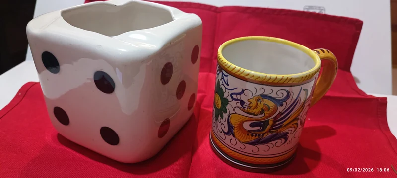 Vintage anni sessanta. Boccale di ceramica Deruta e grande posacenere di ceramica Donadelli. 600g.