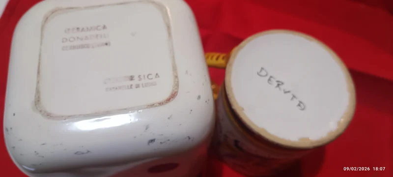 Vintage anni sessanta. Boccale di ceramica Deruta e grande posacenere di ceramica Donadelli. 600g.