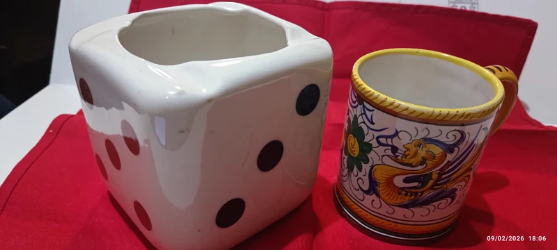 Vintage anni sessanta. Boccale di ceramica Deruta e grande posacenere di ceramica Donadelli. 600g.