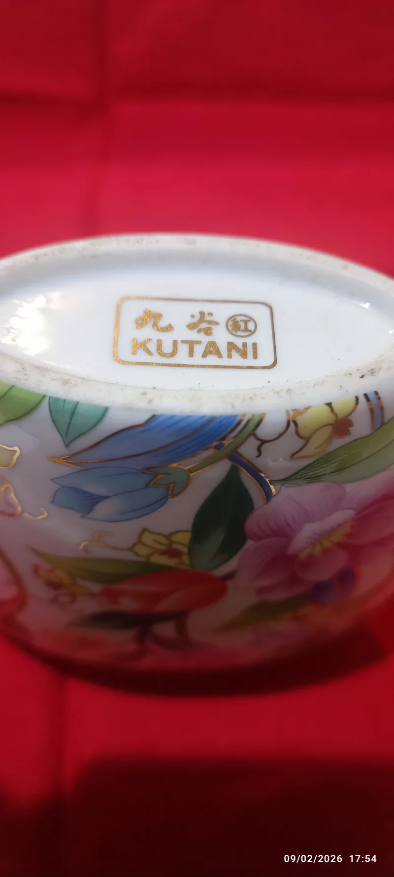 Vintage. Porcellana Kutani.Vasetto floreale pregiato giapponese. 200g.