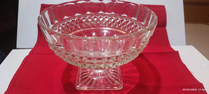 Vintage anni sessanta. Alzata di cristallo porta frutta, elegante e capiente. 1,5 kg..