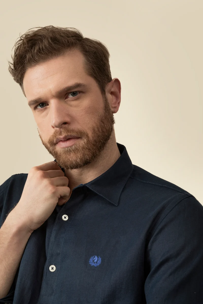 Camicia in 100% puro lino con collo classico