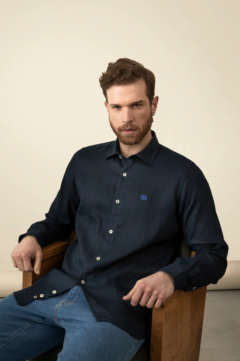 Camicia in 100% puro lino con collo classico