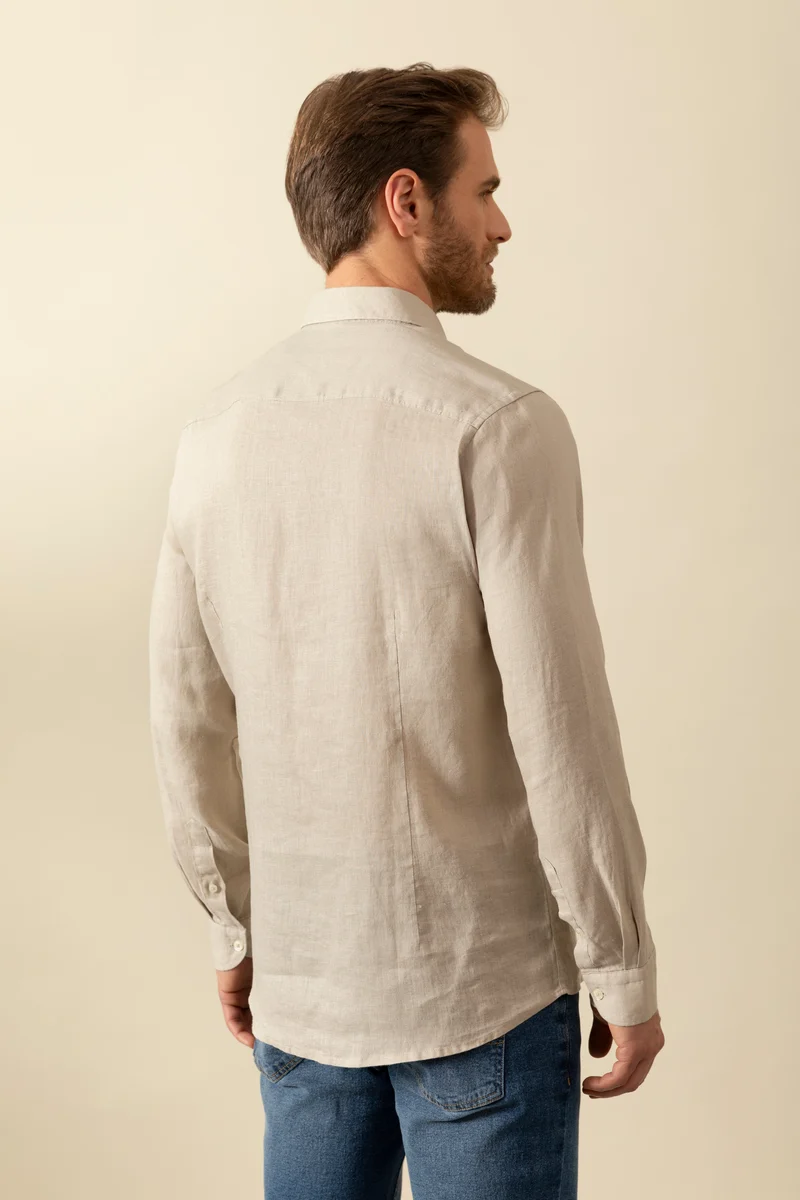 Camicia in 100% puro lino con collo classico
