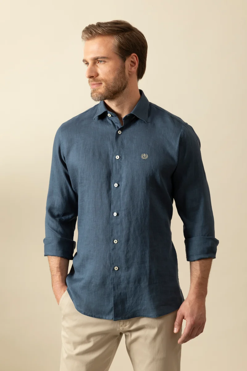 Camicia in 100% puro lino con collo classico