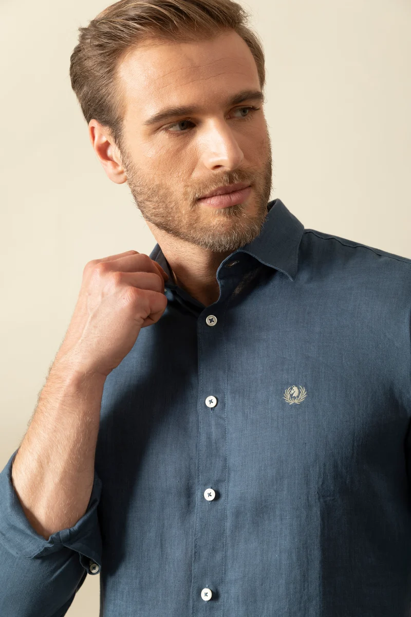 Camicia in 100% puro lino con collo classico