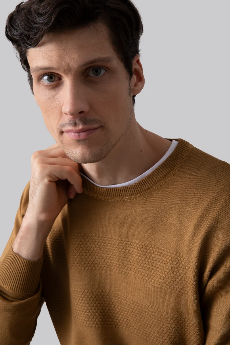 Maglia girocollo con motivo fasce in punto 3D