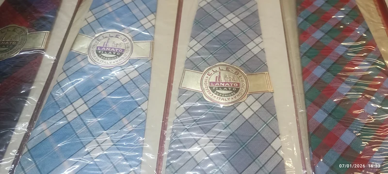 Set di otto cravatte vintage ragazzo. 300g.