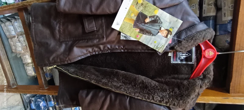 Cappotto vintage bimbo, simil pelle, con soffice e calda imbottitura interna. Taglia 55. 800 g.