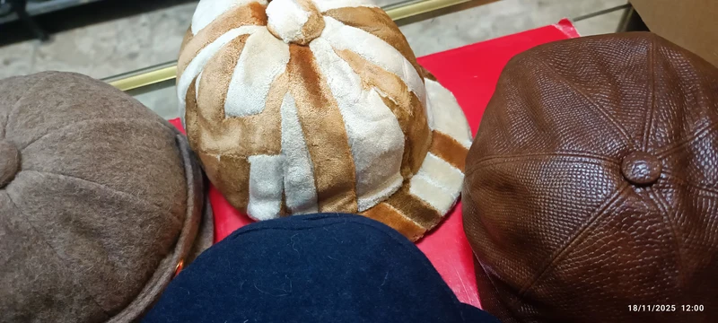 Stock di 50 cappellini vintage bimbo e bimba, 5kg.