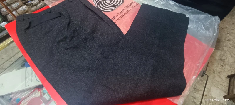 Pantalone vintage taglia 44 in pura lana vergine. 800g.