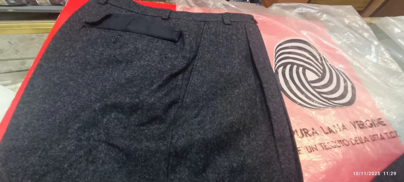 Pantalone vintage taglia 44 in pura lana vergine. 800g.
