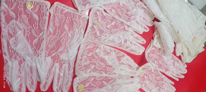 Guanti vintage di pizzo per prima comunione. 60 g.