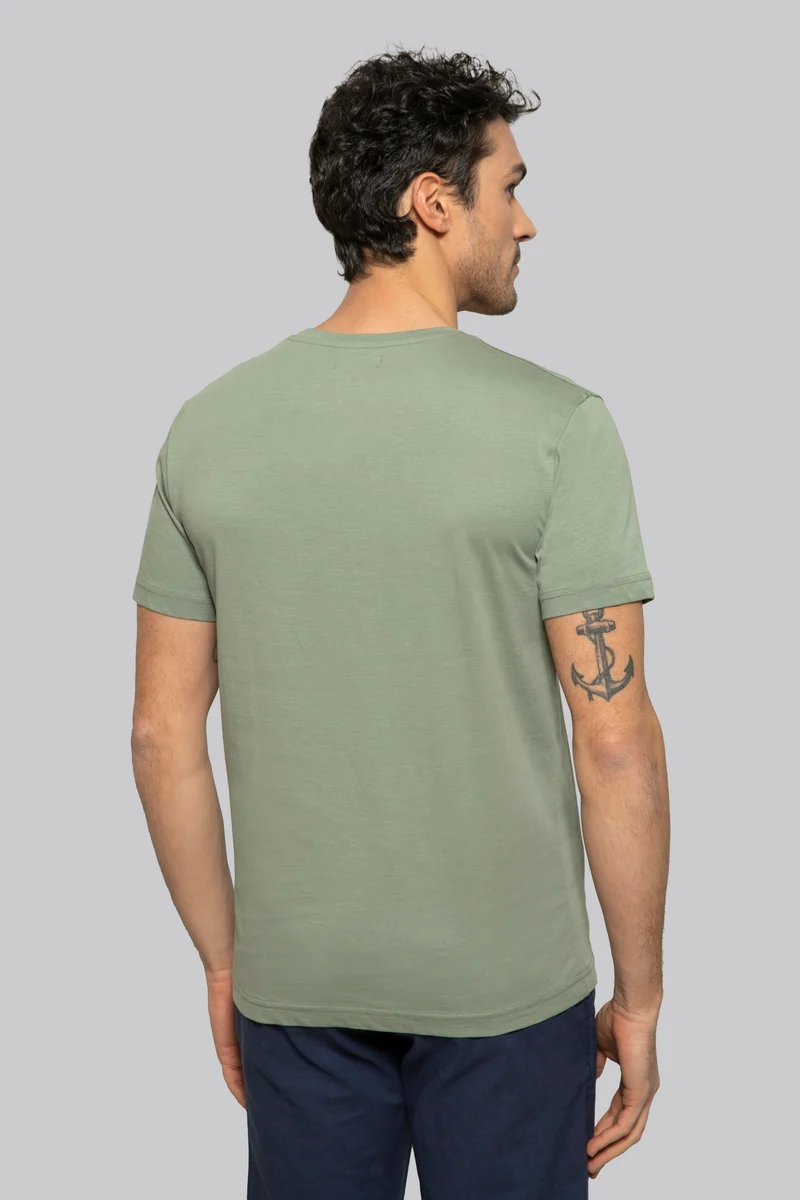 T-Shirt Grafica con Trofeo Rally