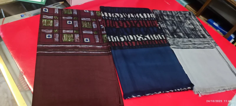 Set vintage di tre sciarpe in lana e seta, cm 136x cm 57. 200g.
