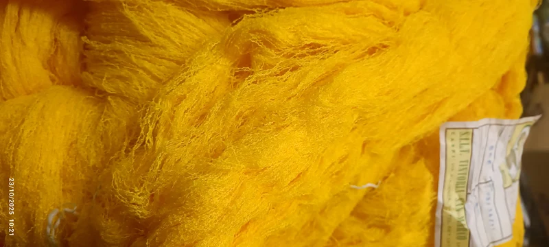 SILT Tintoria San Marco Carpi - matasse di bouclerino giallo in offerta. Titolo1/14. 3,8 kg.
