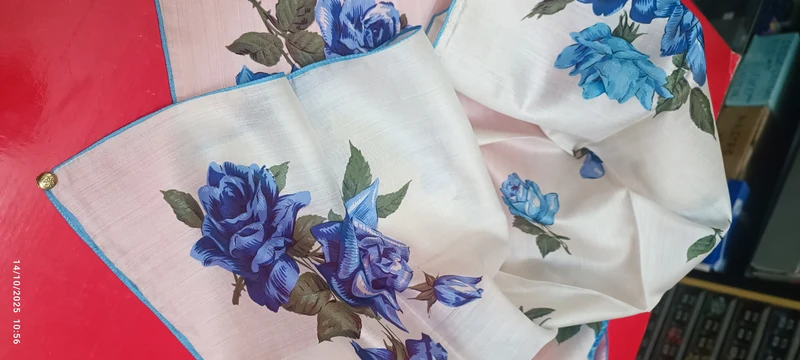 Foulard vintage di seta pura. 100 g.