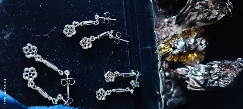 Idea regalo: tre paia di orecchini pendenti in rodio(anallergici). Piccoli, graziosi, unisex. 100g.