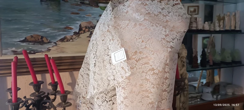 Vintage. Stola in pizzo beige - cipria, cm 50 x cm 150. 200 g.
