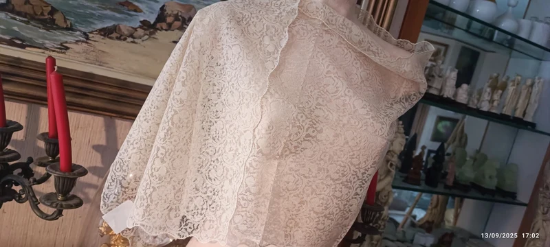 Vintage. Stola in pizzo beige - cipria, cm 50 x cm 150. 200 g.