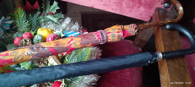 Due ombrelli vintage fantasia rosso, uomo donna, per un regalo di coppia! 700g.