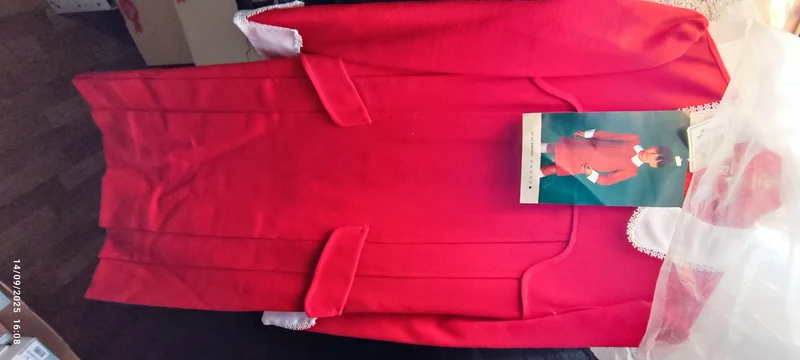Vintage. Tre abiti anni cinquanta - sessanta, misura 80, pura lana, rosso, giallo e albicocca. 1 kg.