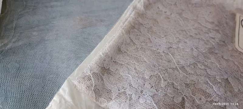 Vintage. Quattro stole di pizzo e tulle, cm 50 x cm 150. Grigio, polvere, cipria. 200 g.