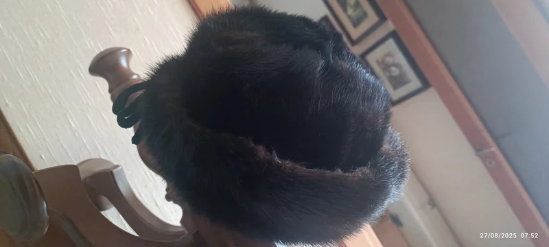 Cappello vintage donna in pelliccia di visone bruno. 500g