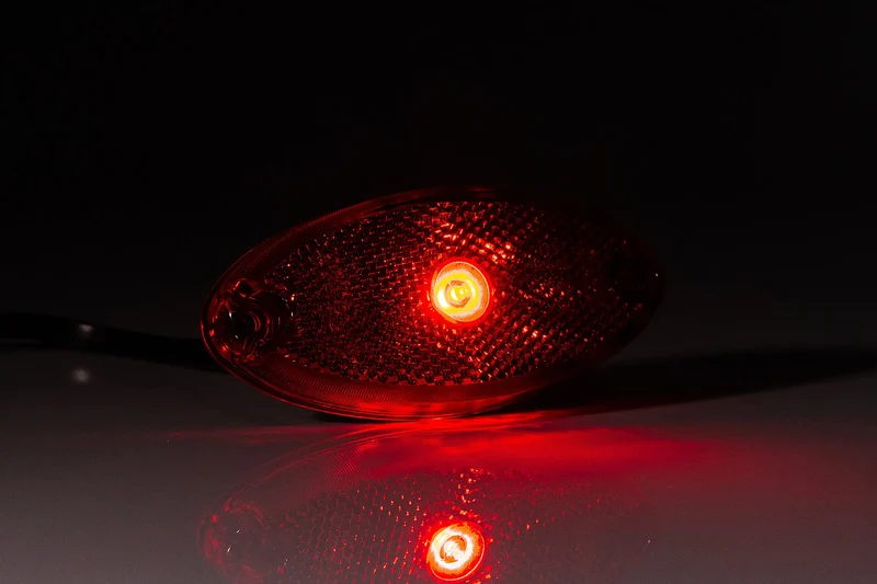 Luce di posizione a LED ovale stile rimorchio Fristom con riflettore