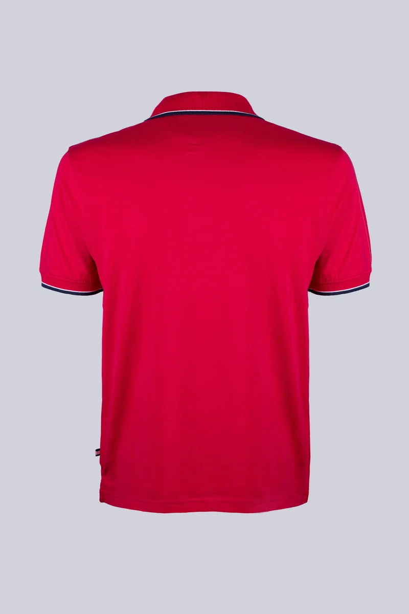 Polo rossa con dettagli a contrasto