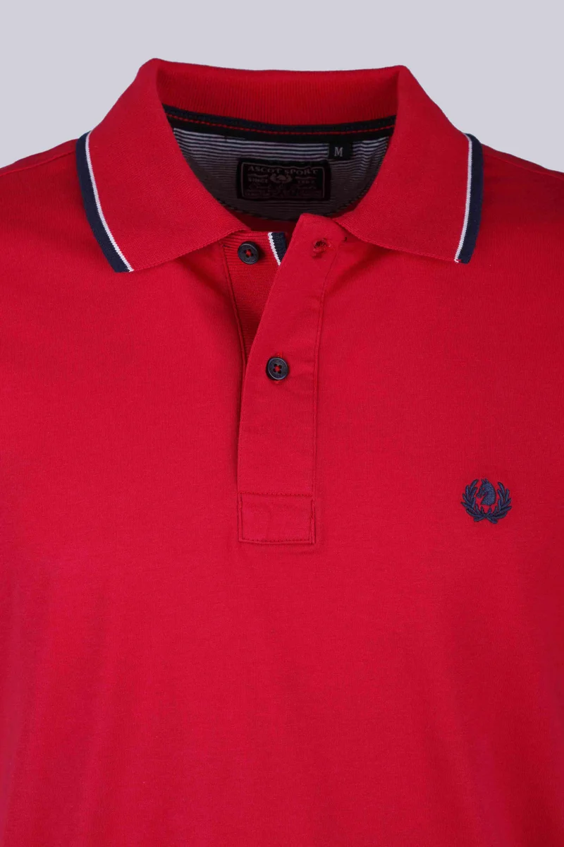 Polo rossa con dettagli a contrasto